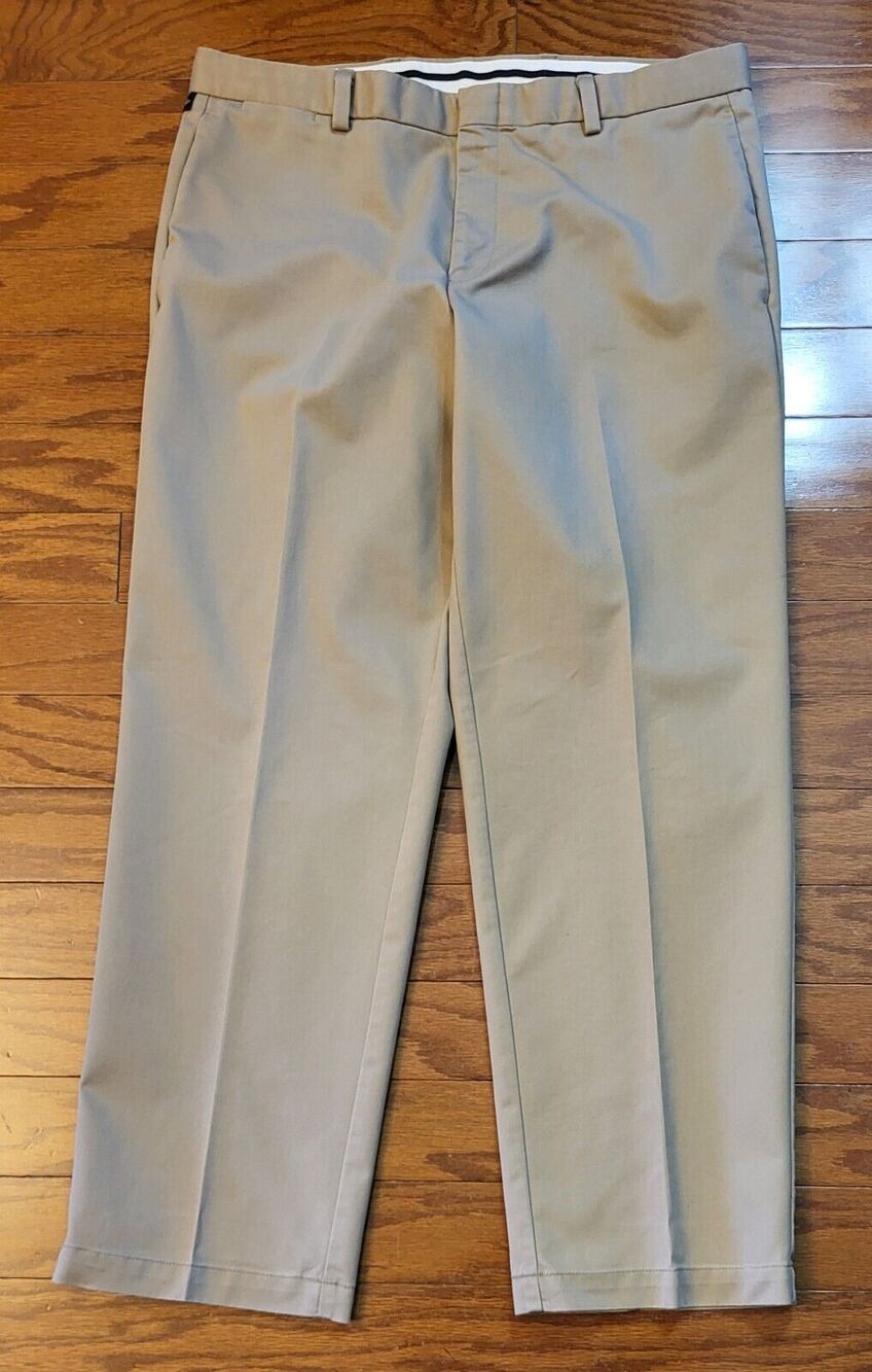 Dockers Men's Pants Size W36 L30 Classic Fit Flat Front Stain Defender Chino